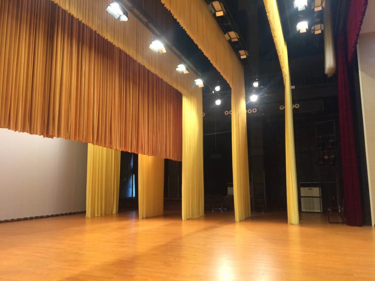 舞臺橫、側(cè)幕